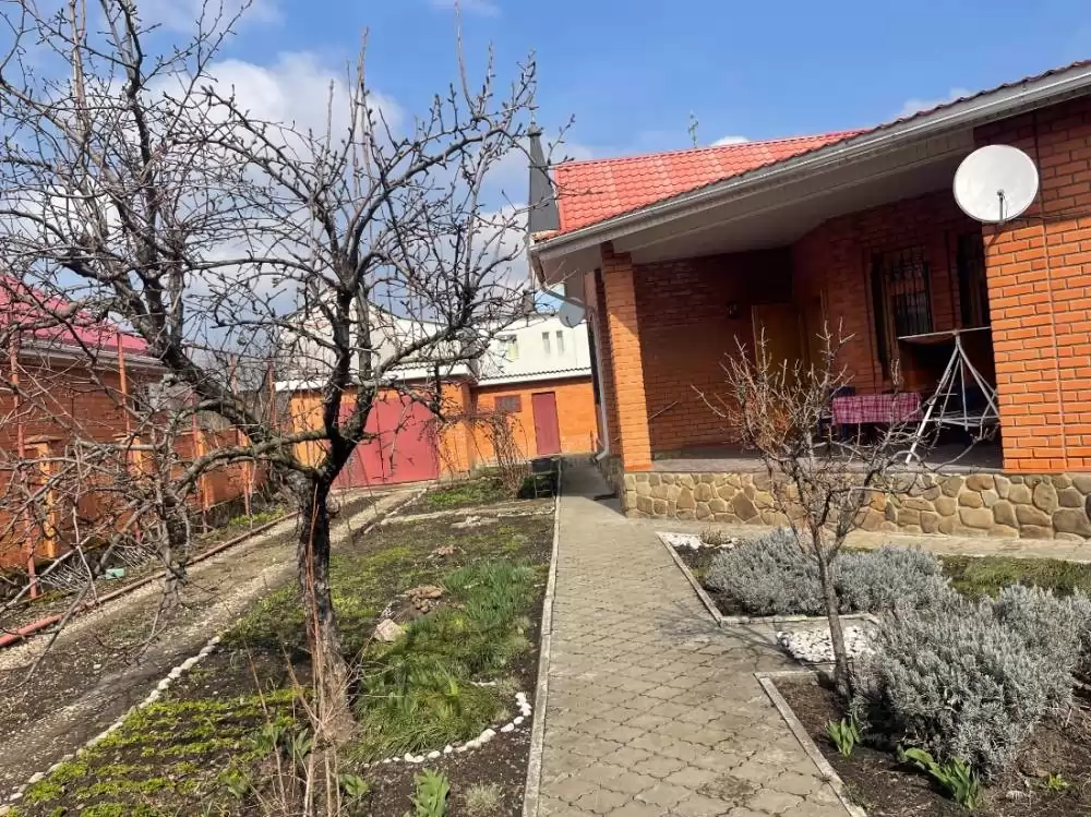 Вид со стороны сада
